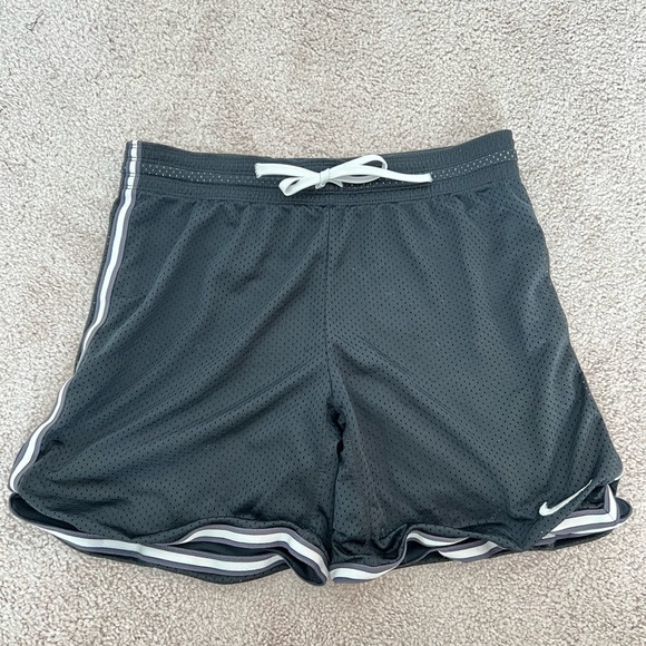 𝅺NIKE Women’s Black Dri-Fit Shorts Size Small - Picture 1 of 4
